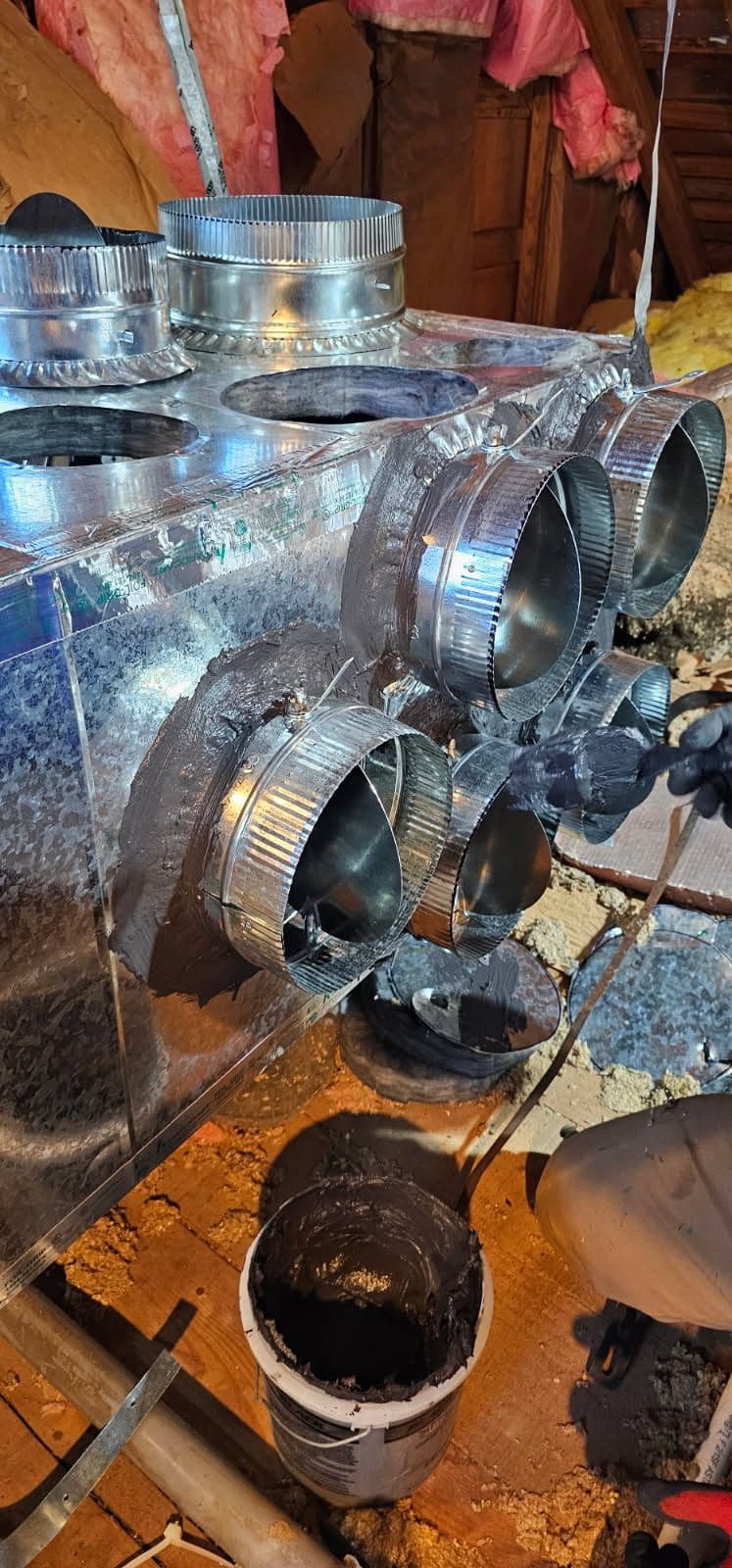 Stopping Air Leaks with Expert Duct Sealing